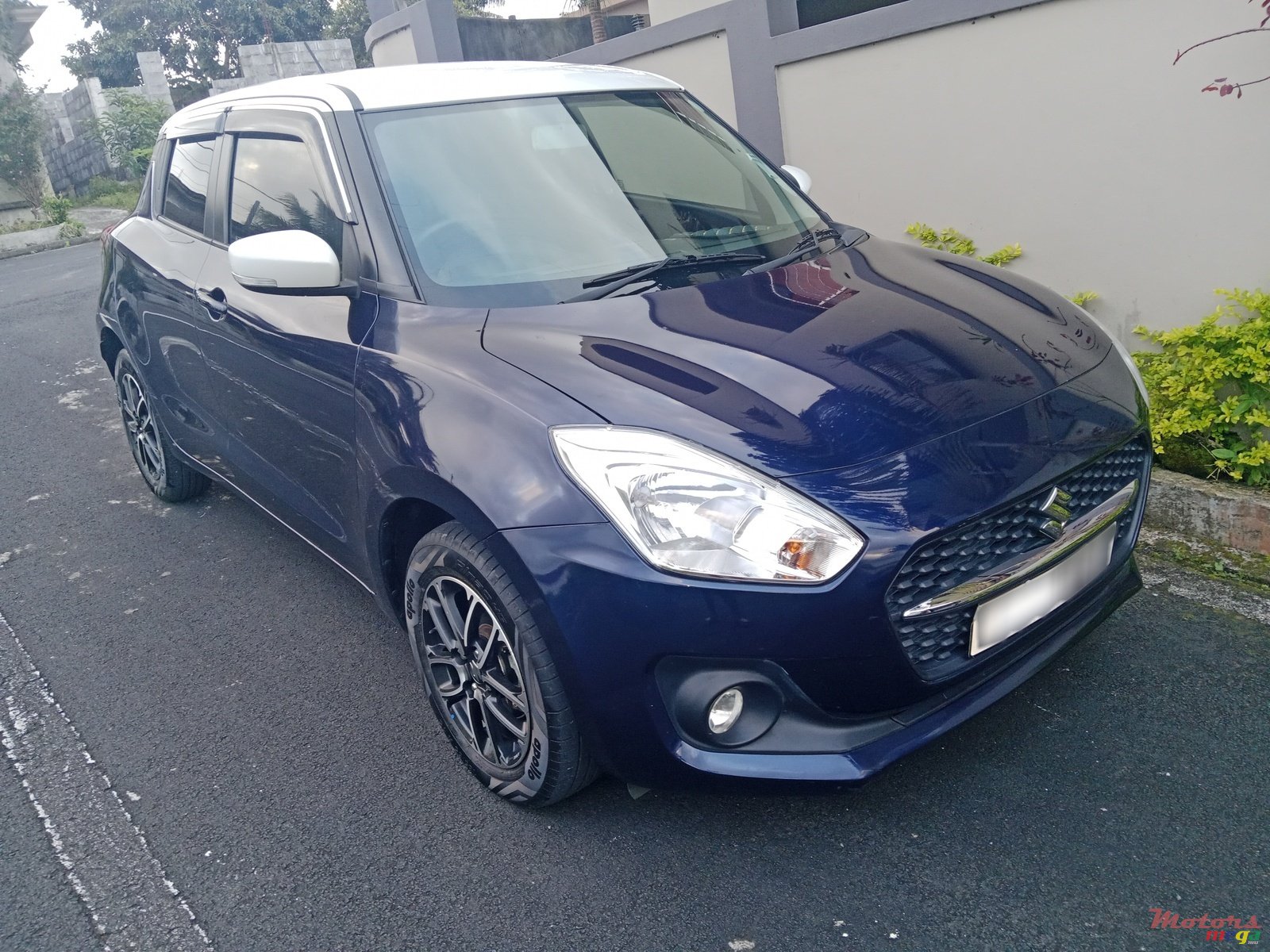 2023' Suzuki Swift GLX photo #2