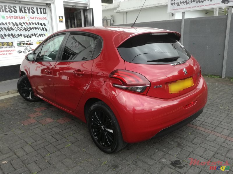 2016' Peugeot 208 1.2 petrol photo #1