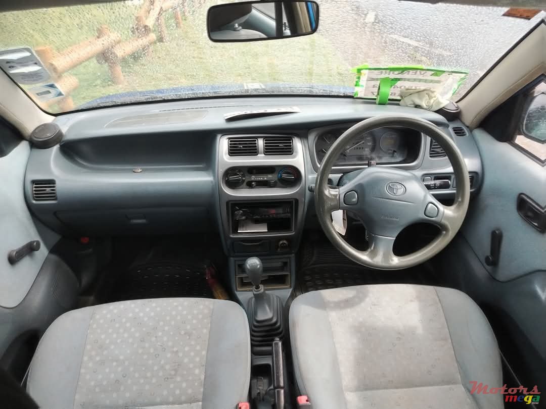 2000' Toyota Duet photo #7