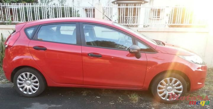 2012' Ford Fiesta photo #3