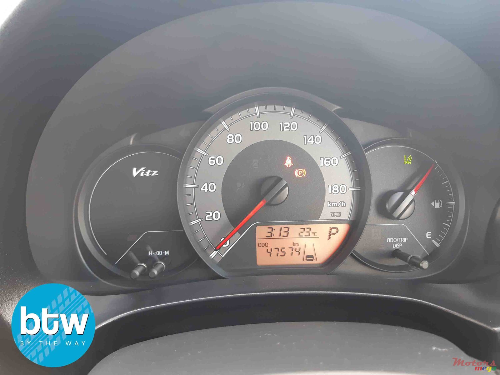 2016' Toyota Vitz photo #7