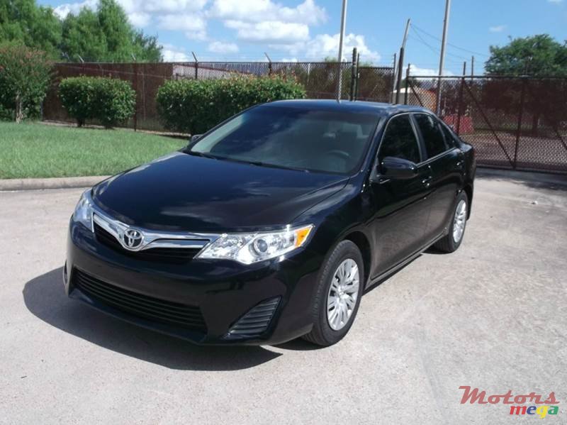 2015' Toyota Camry Hybrid photo #1