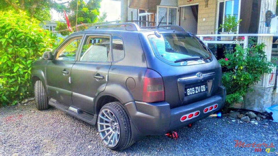 2005' Hyundai Tucson photo #2