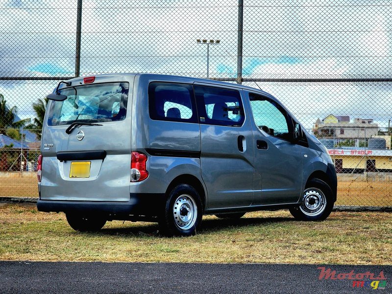 2009' Nissan NV200 photo #5