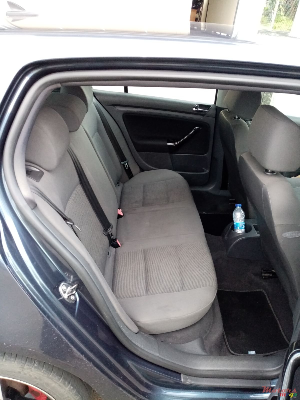 2004' Volkswagen Golf photo #3