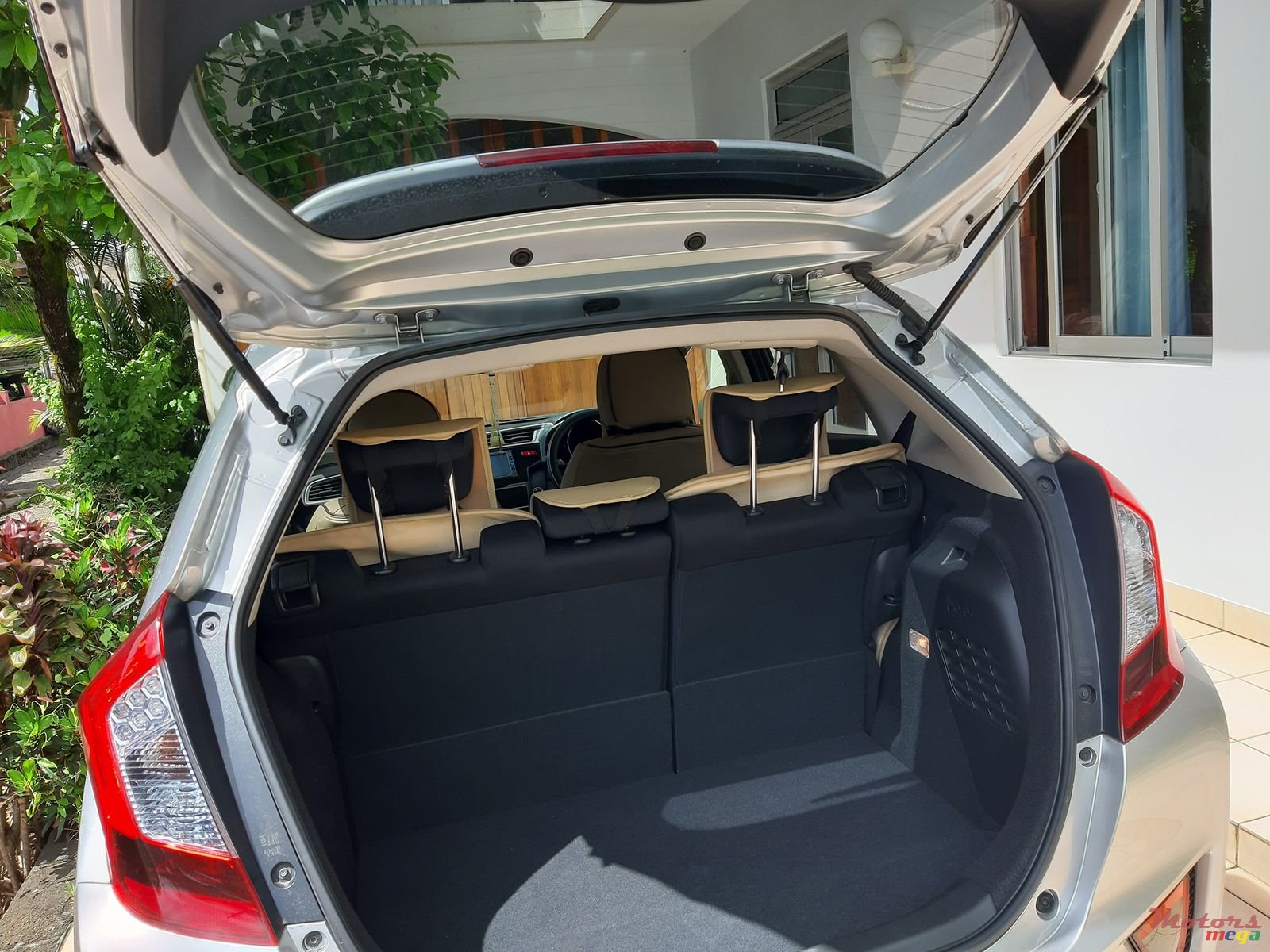 2016' Honda Fit Hybrid photo #6