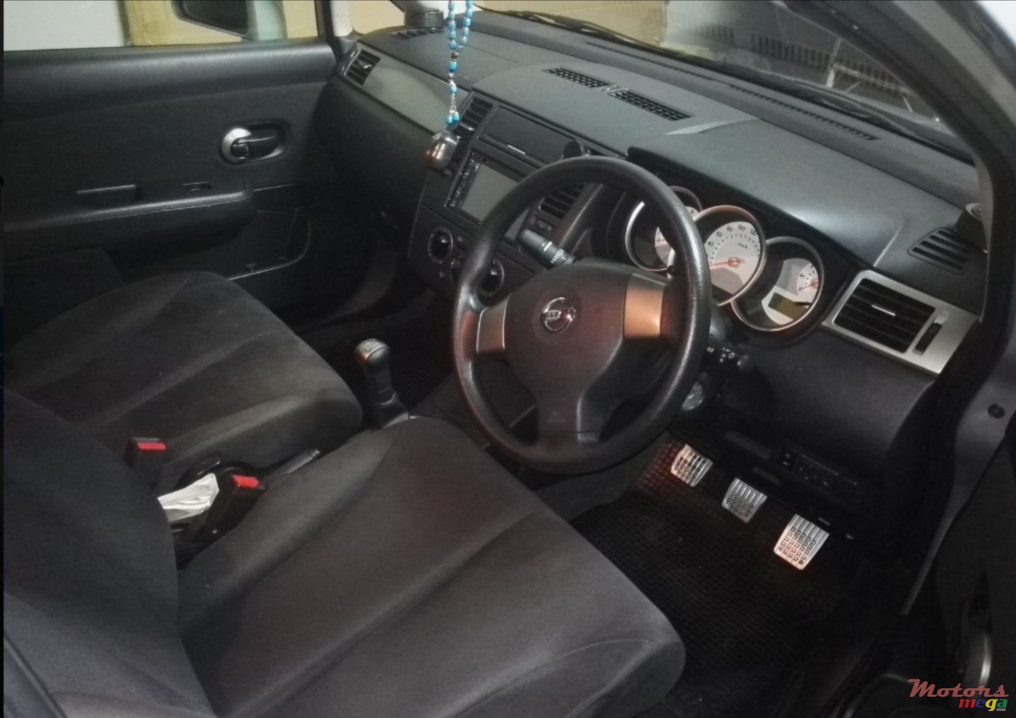 2009' Nissan Tiida photo #2