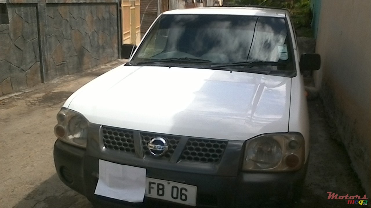 2006' Nissan Navara photo #3