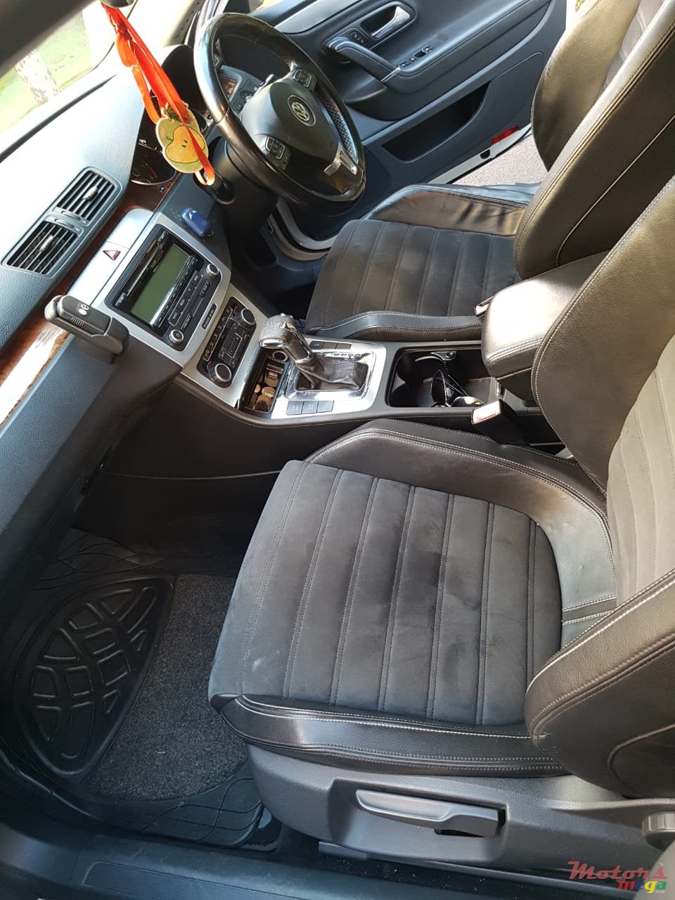 2010' Volkswagen Passat CC photo #3