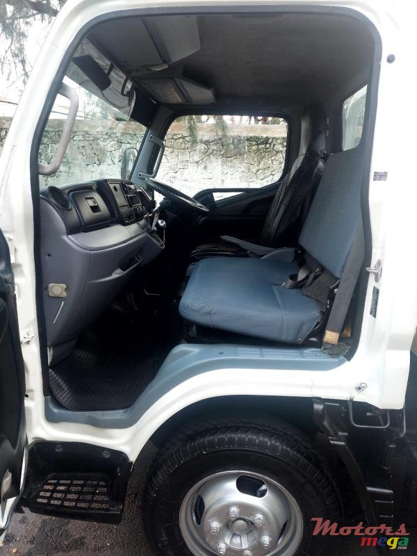 2014' Mitsubishi Truck photo #2