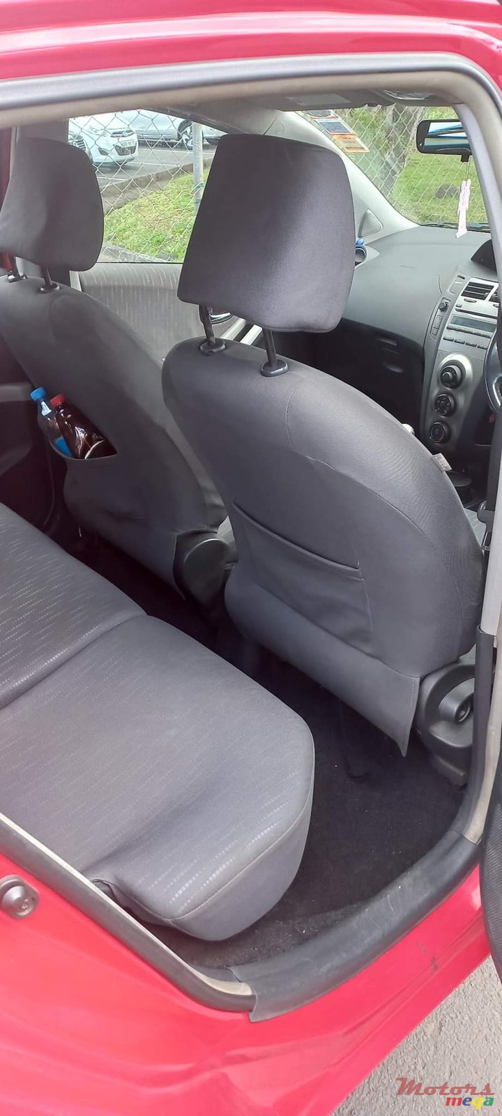 2009' Toyota Yaris photo #4