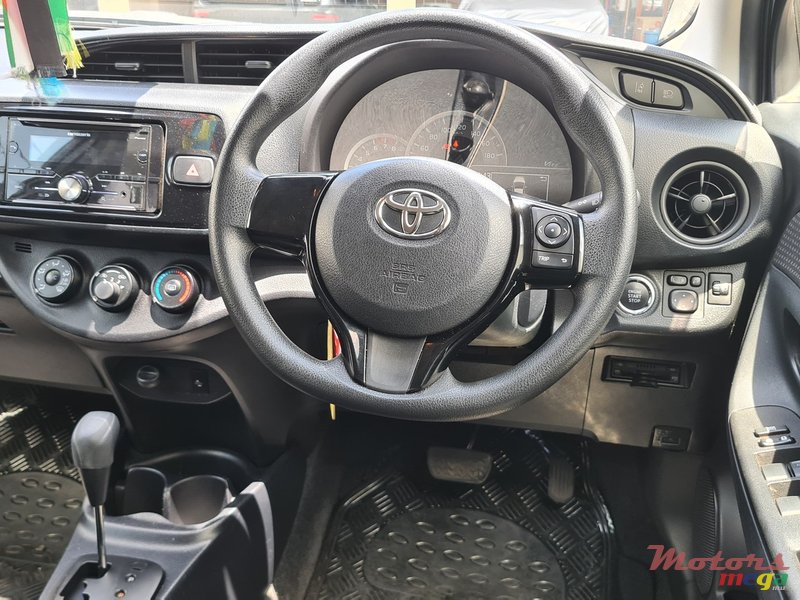 2017' Toyota Vitz 1330cc photo #7