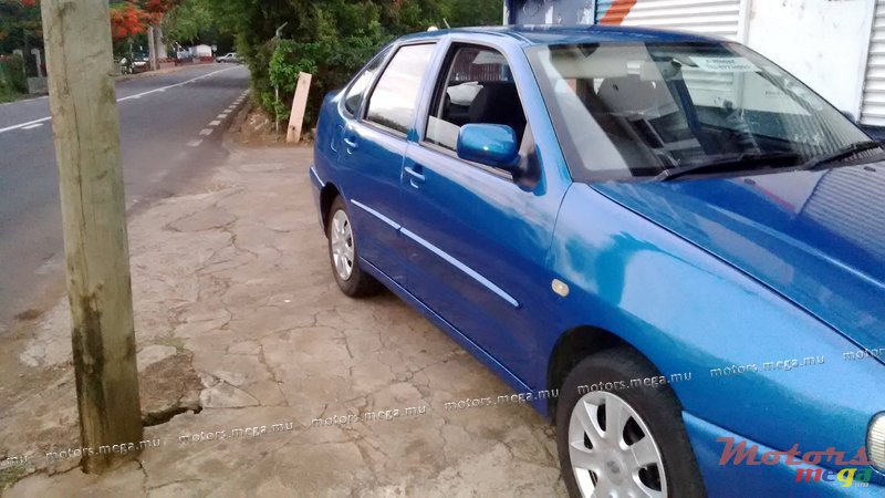 2001' Volkswagen Polo Polo Classic  photo #1