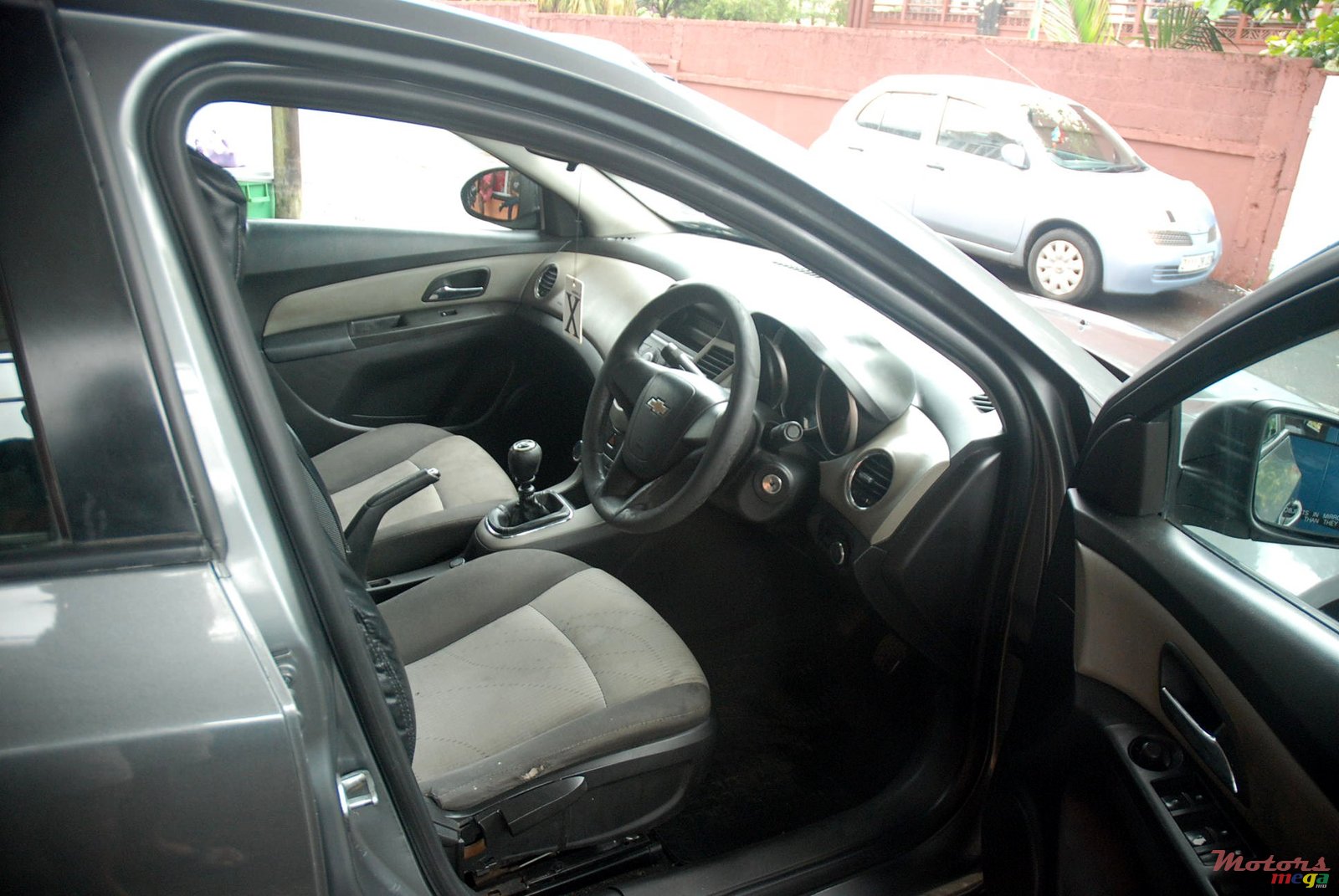 2011' Chevrolet Cruze photo #3