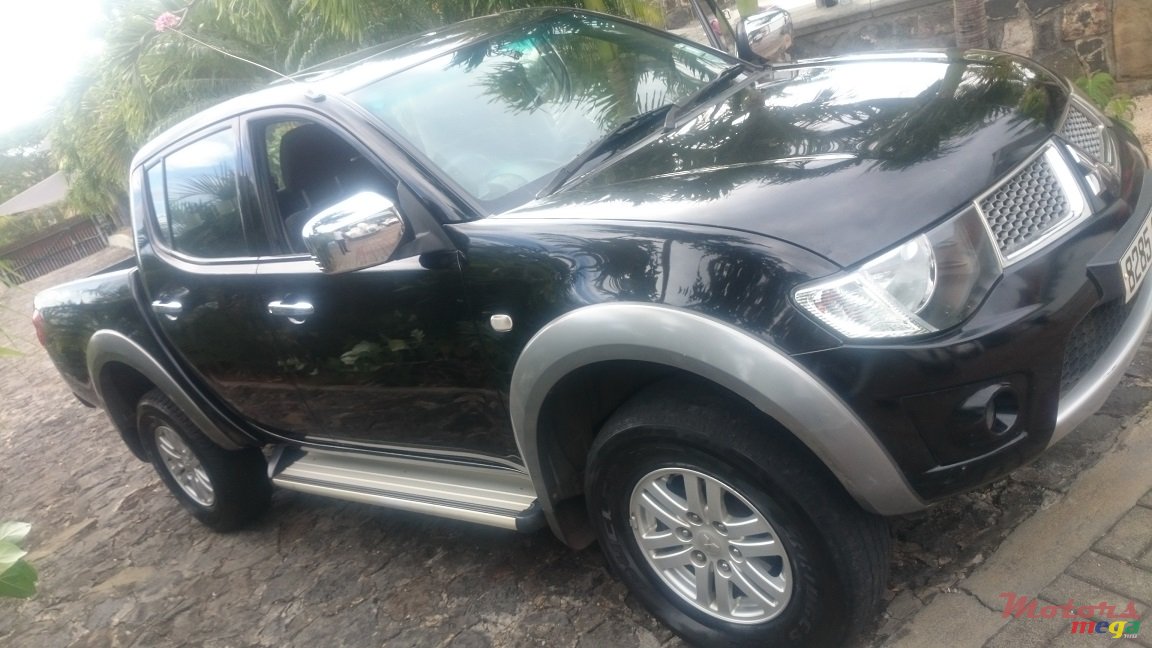 2012' Mitsubishi L 200 SPORTERO photo #1