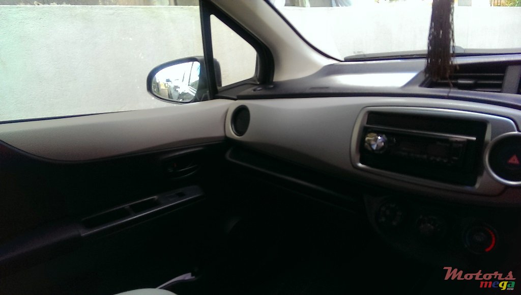 2012' Toyota Vitz photo #5