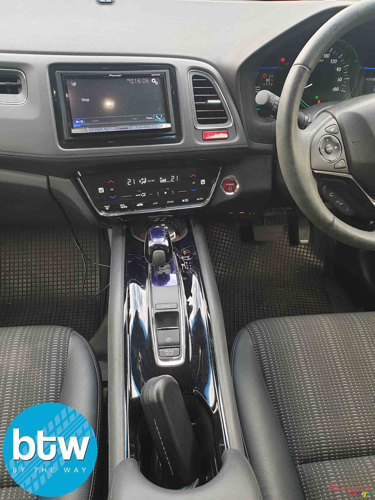 2014' Honda Vamos Vezel Z package photo #5