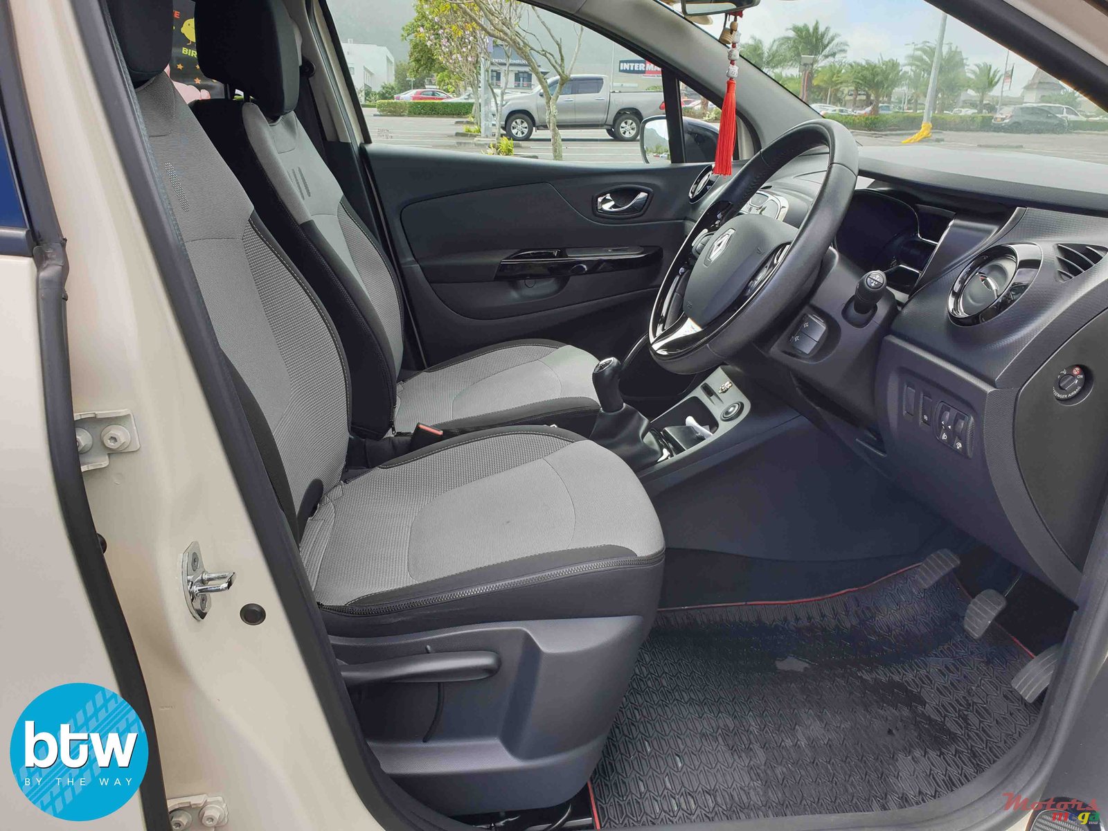 2015' Renault Captur 0.9 Tce photo #7