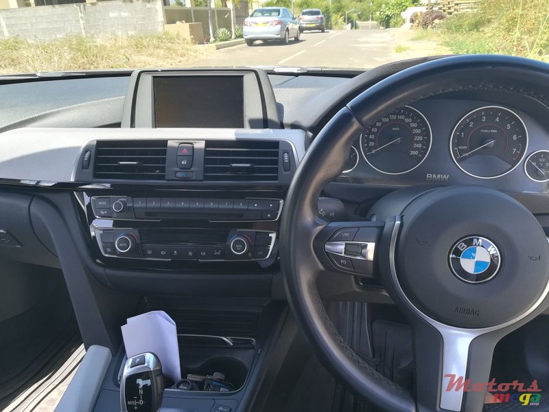 2017' BMW 318 photo #4