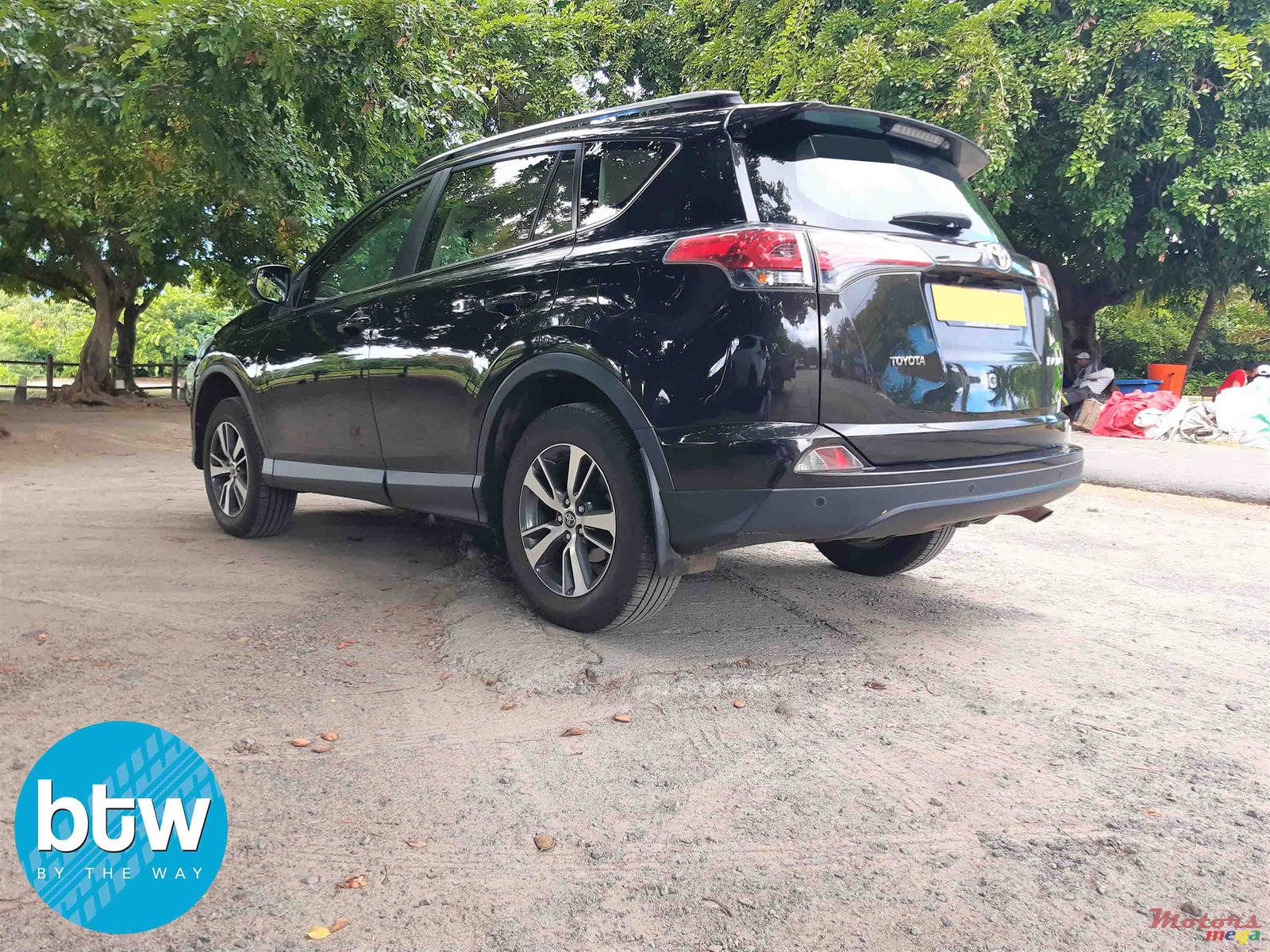 2016' Toyota RAV4 photo #2