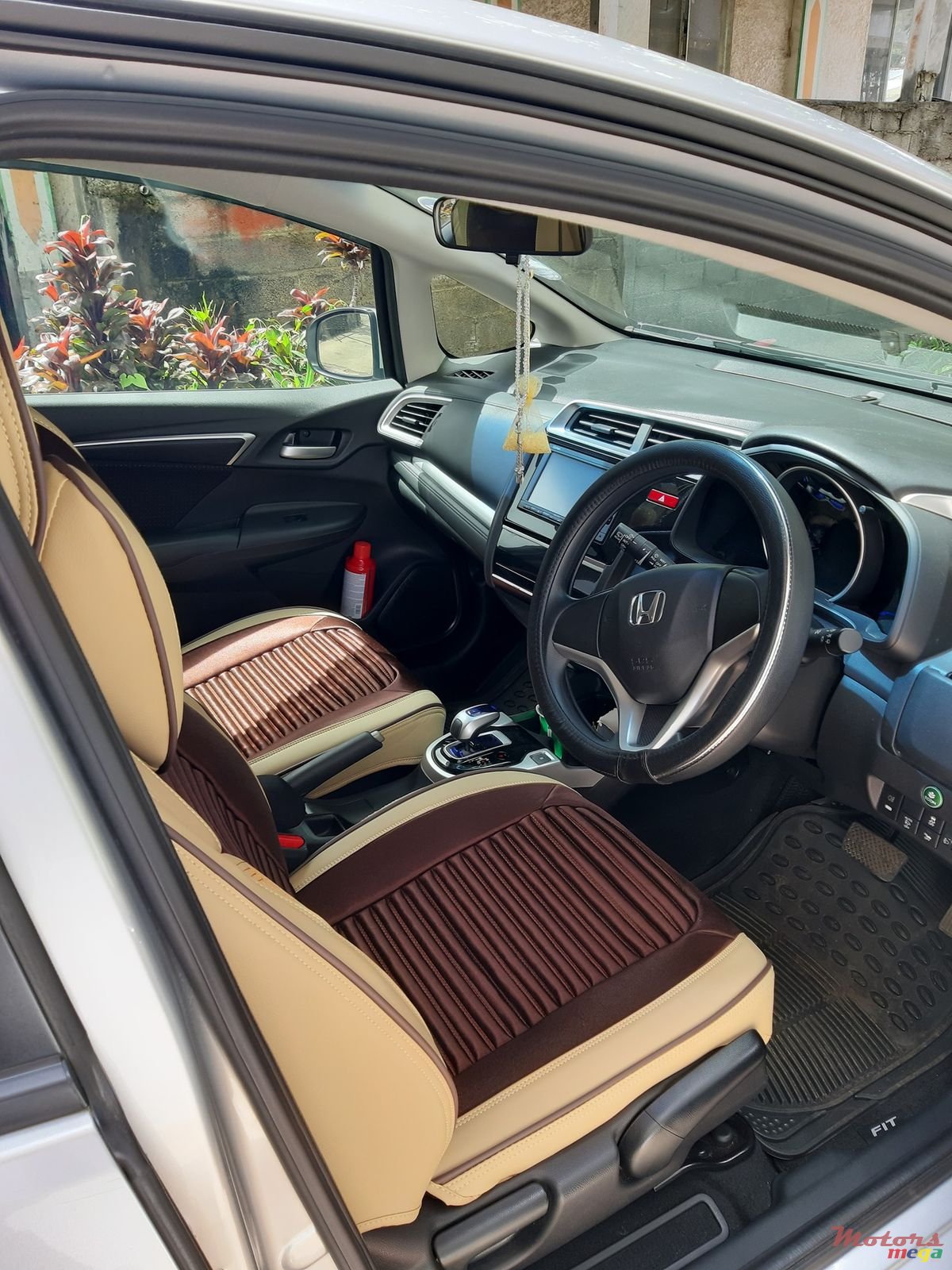 2016' Honda Fit Hybrid photo #4