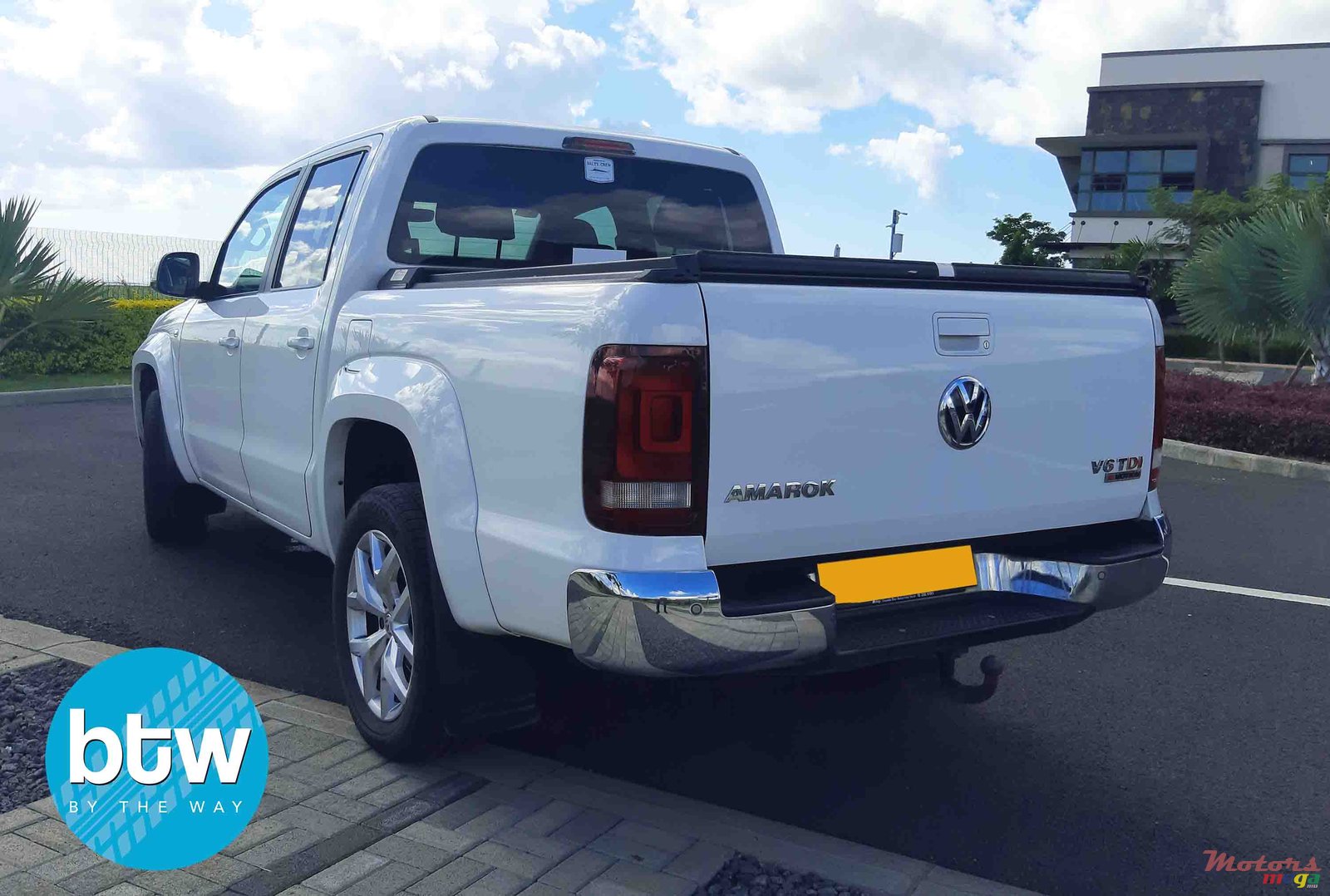 2018' Volkswagen Amarok photo #3