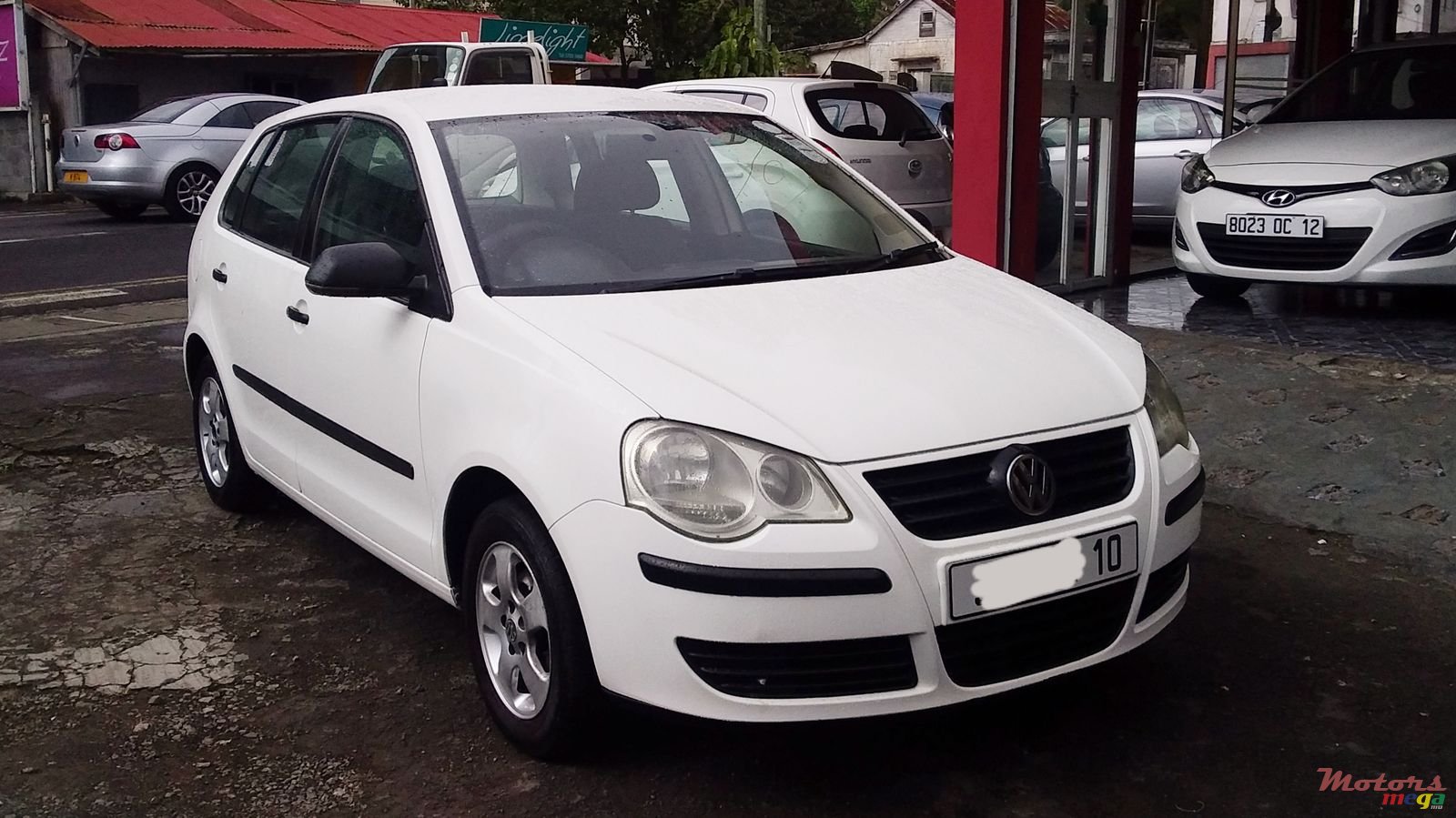 2010' Volkswagen Polo photo #1