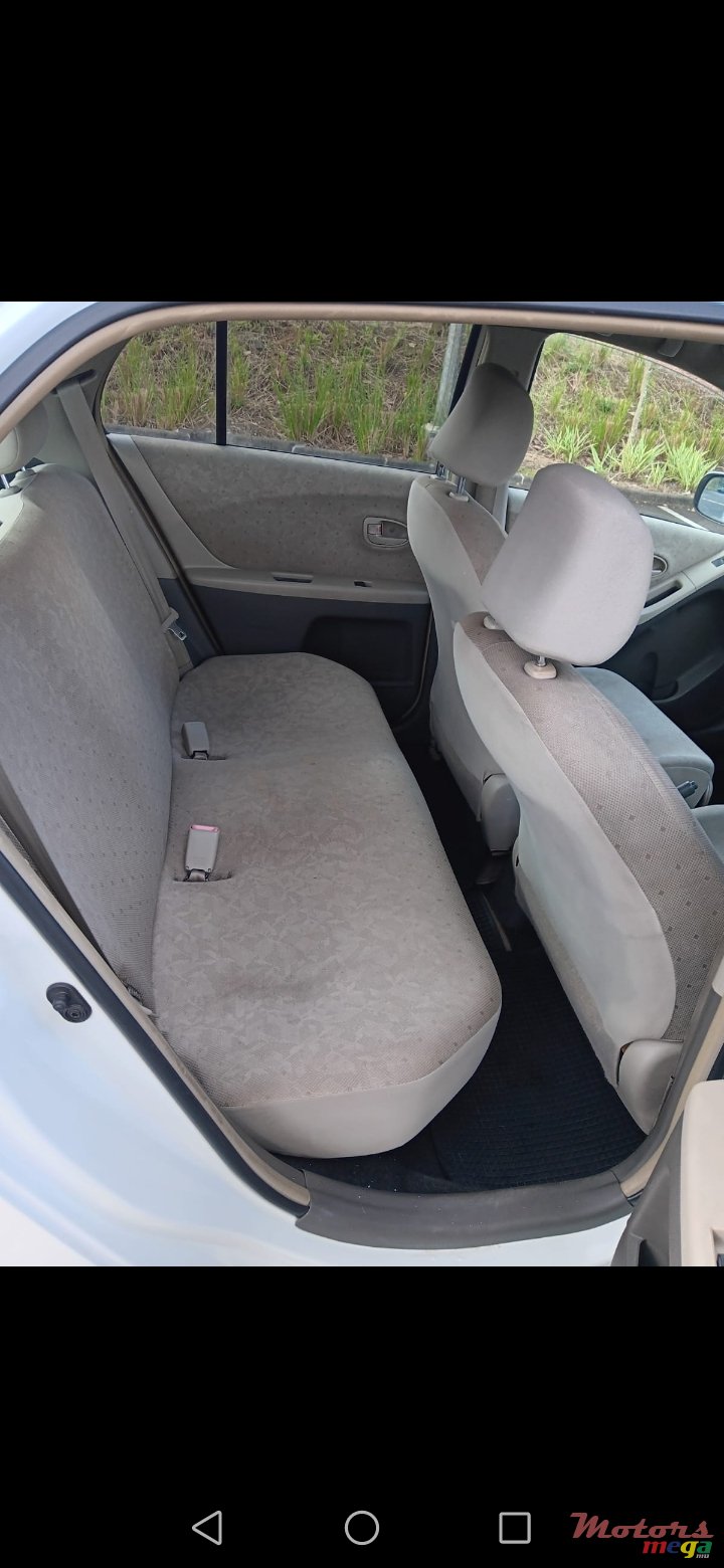 2011' Toyota Vitz photo #5