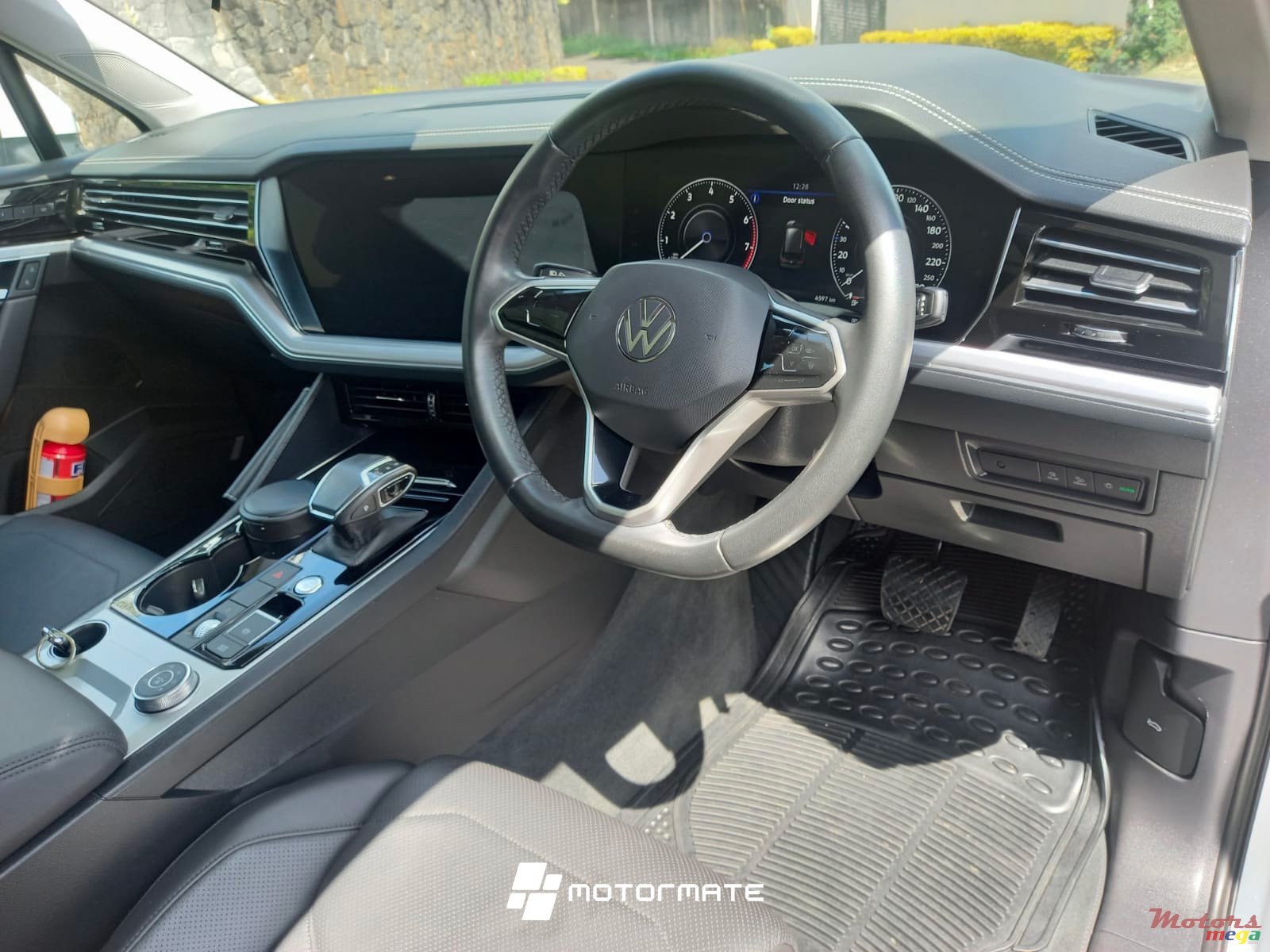 2024' Volkswagen Touareg LUXURY photo #6