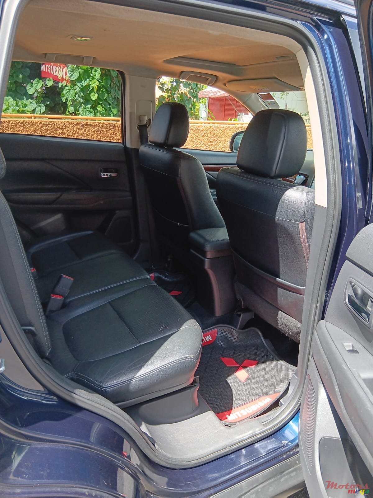 2014' Mitsubishi Outlander photo #6