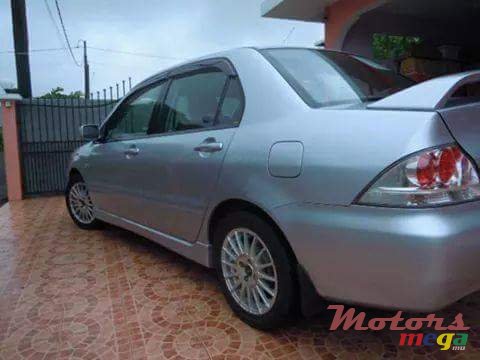 2004' Mitsubishi Lancer X photo #2