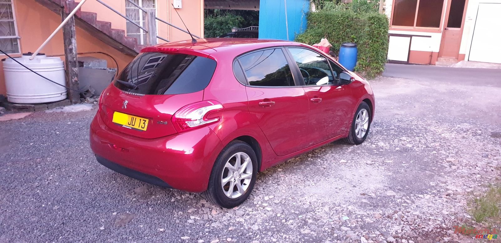 2013' Peugeot 208 photo #2