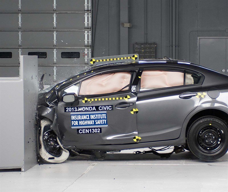 IIHS: Drivers Safer Than Passengers In Frontal Crash Test