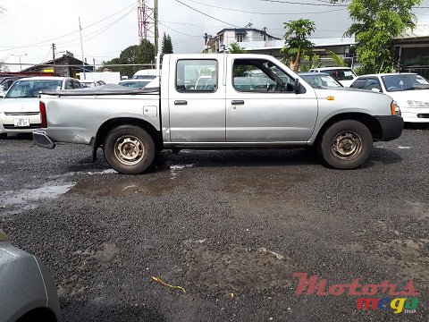 2007' Nissan Navara 4X2 photo #3