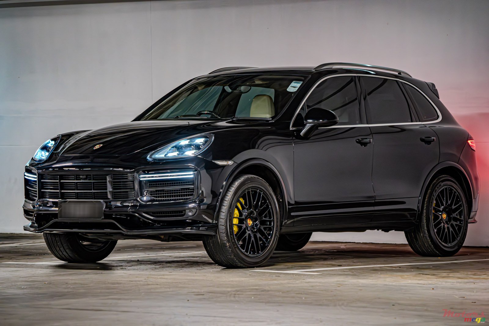 2022' Porsche Cayenne photo #3