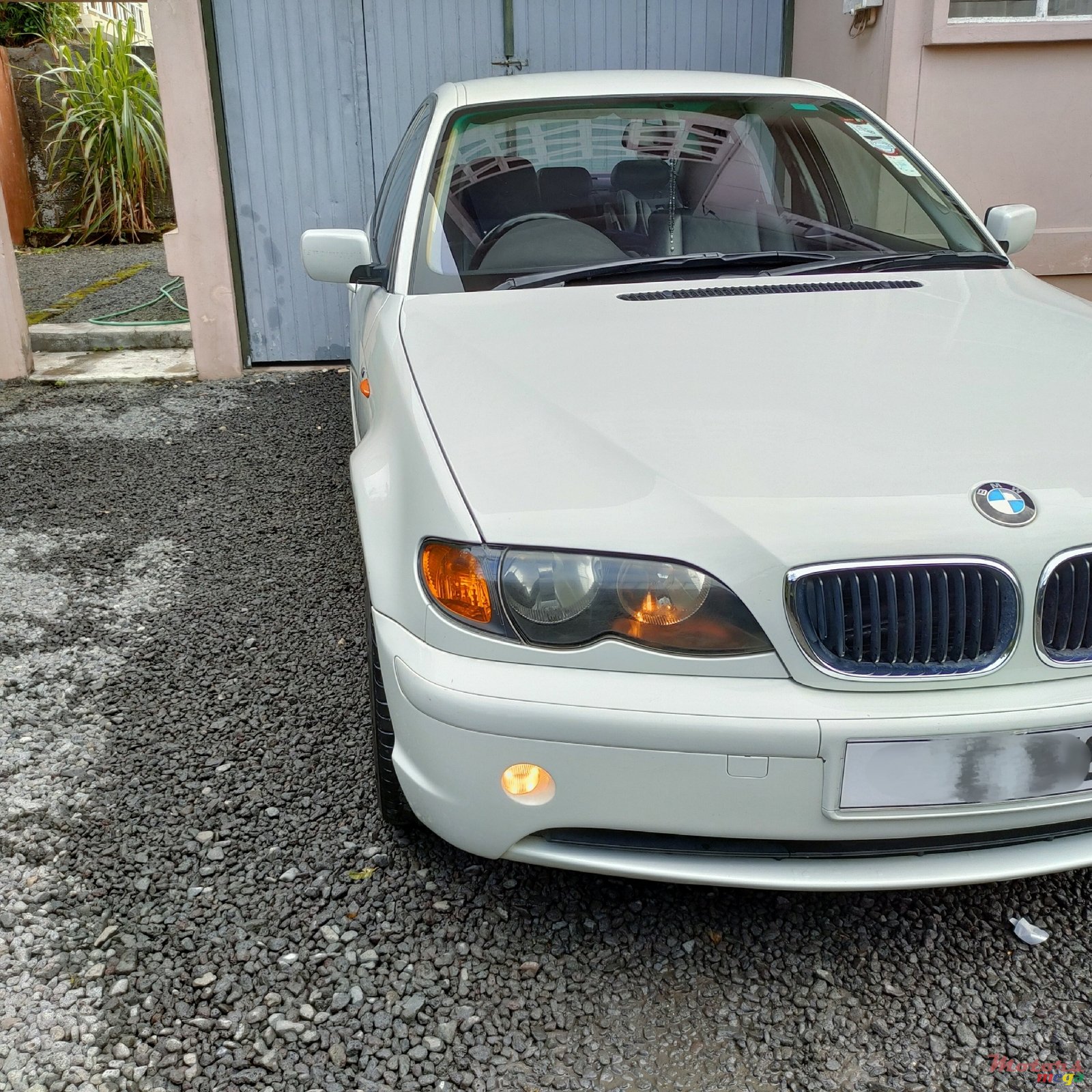 2002' BMW 3 Series photo #1