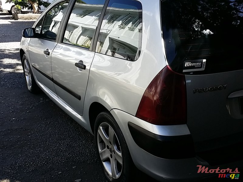 2008' Peugeot 307 photo #2