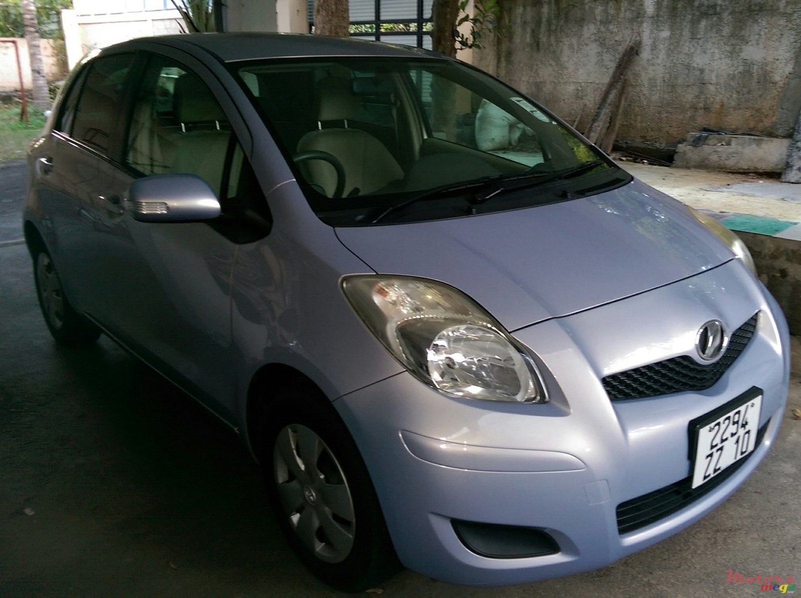 2010' Toyota Vitz photo #1
