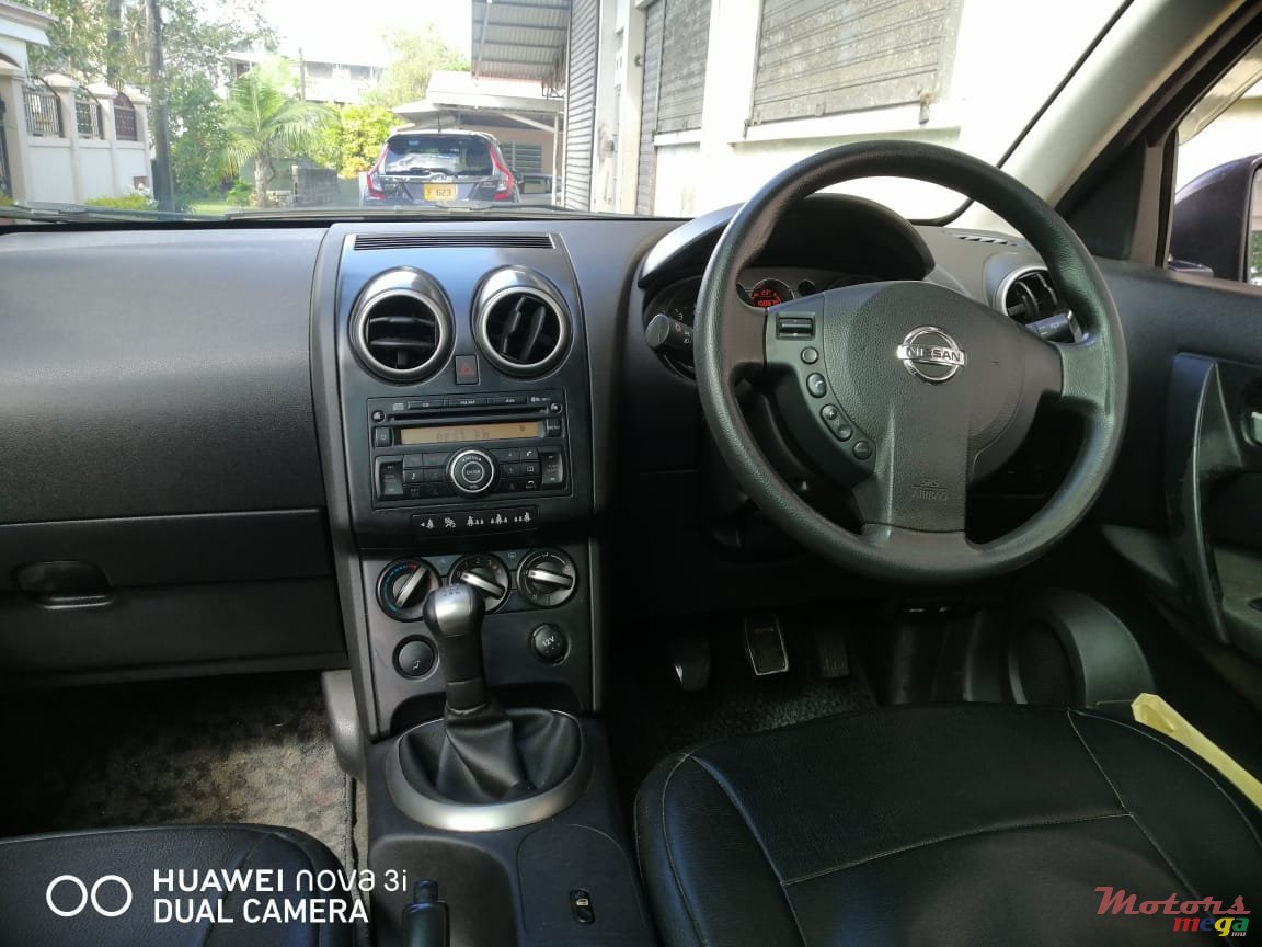 2009' Nissan Qashqai+2 photo #4