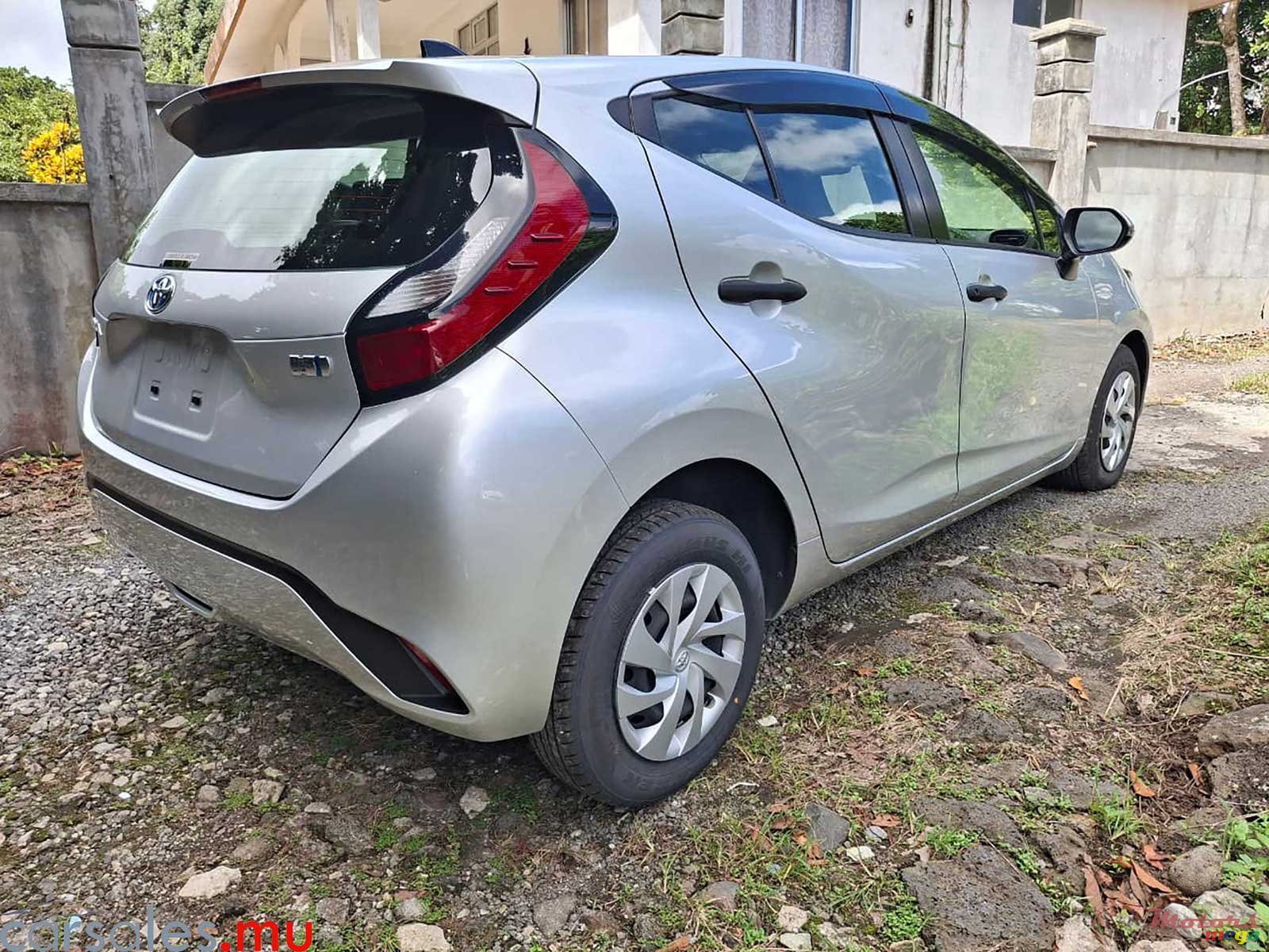 2022' Toyota Aqua 1.5 Hybrid photo #4