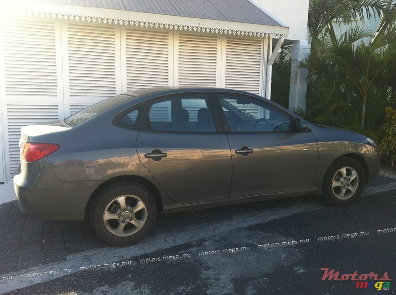 2009' Hyundai Elantra photo #1