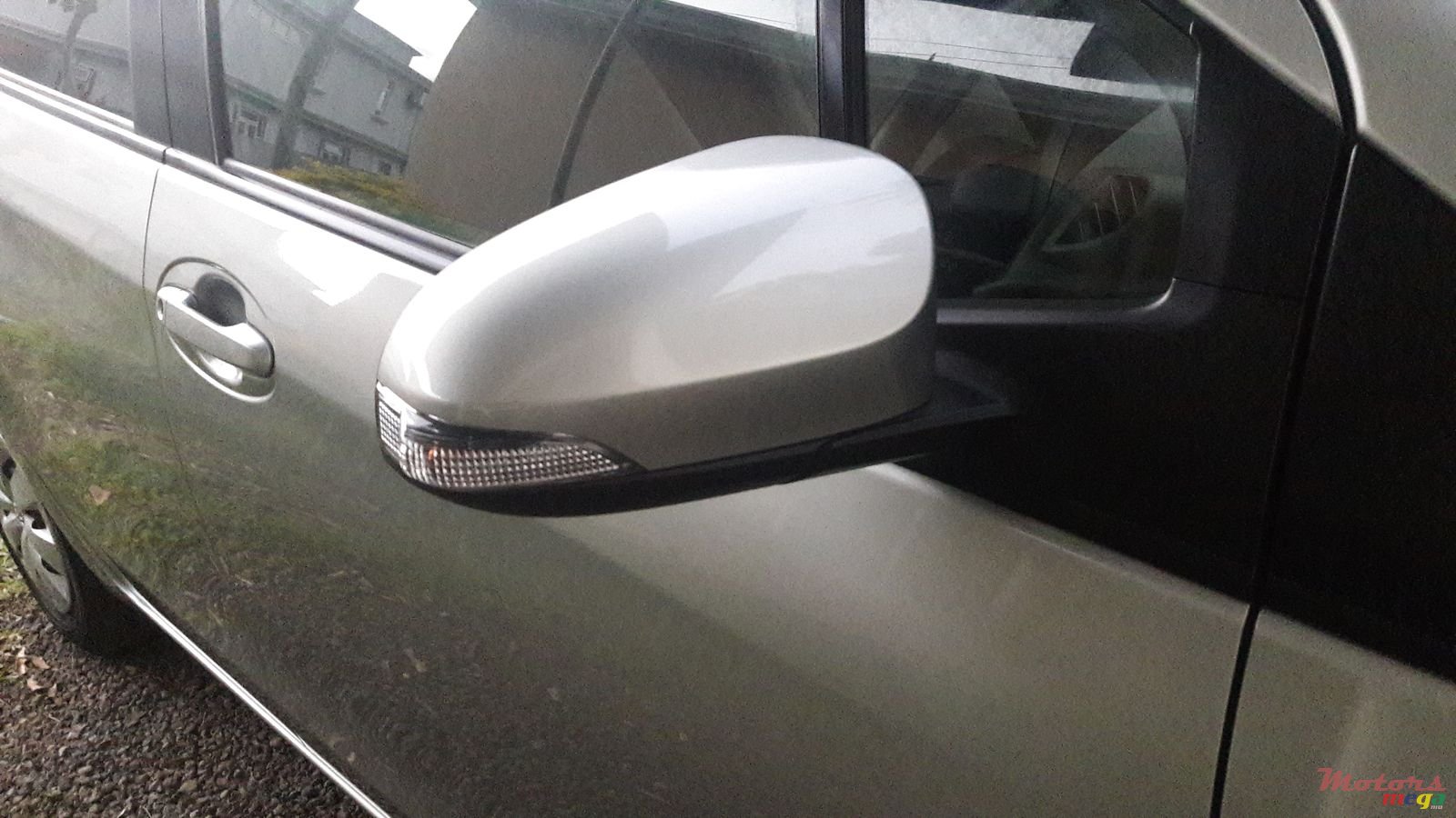 2014' Toyota Vitz photo #7