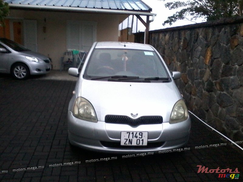 2001' Toyota Vitz photo #1