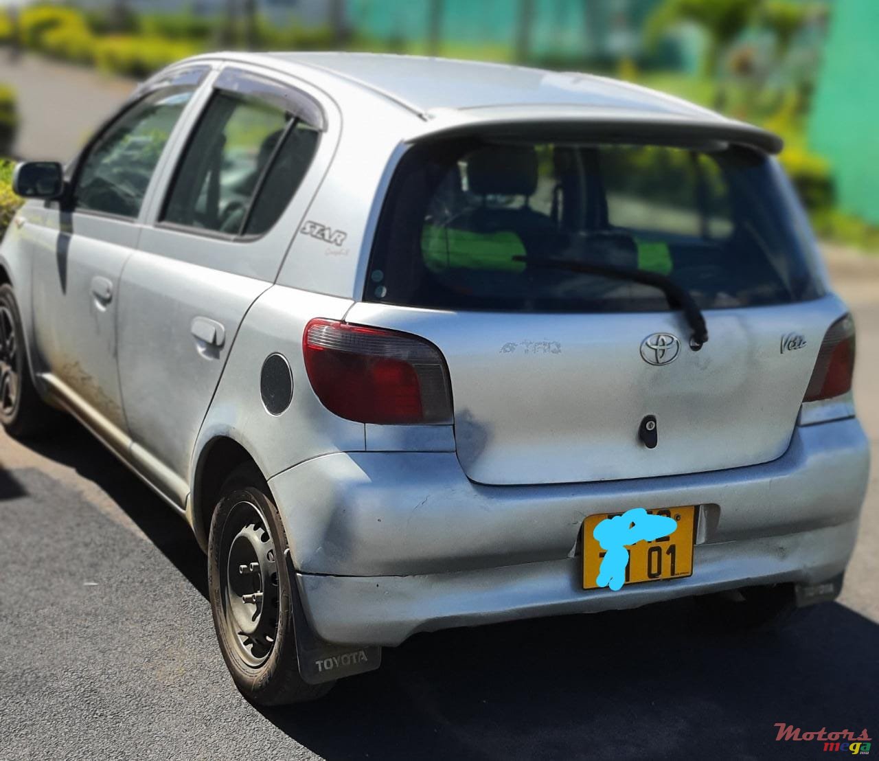 2001' Toyota Vitz photo #4