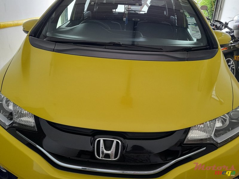 2015' Honda Fit Hybrid photo #3