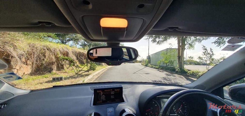 2012' Audi A1 photo #2