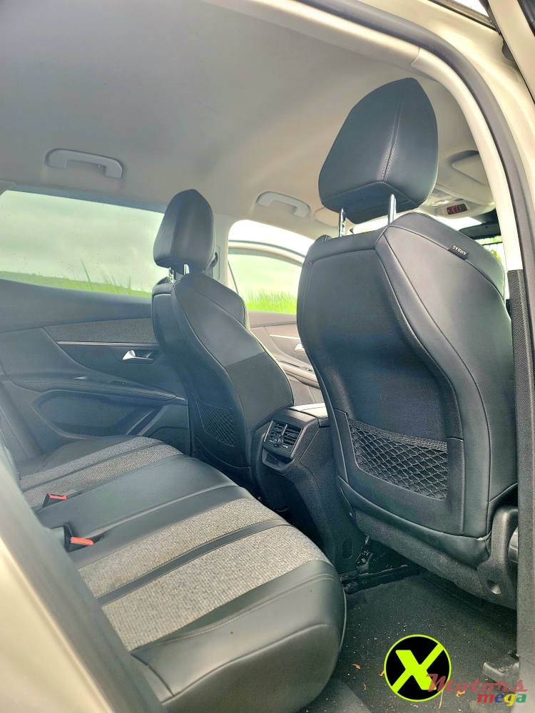 2019' Peugeot 3008 photo #6
