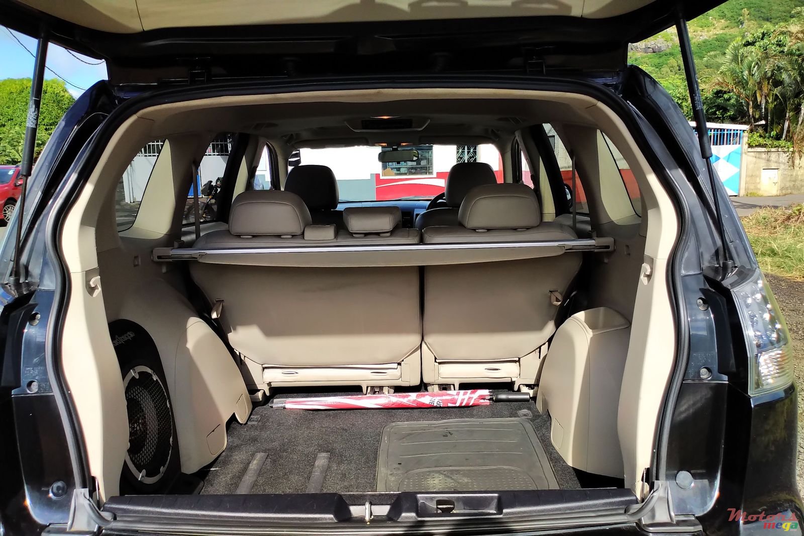 2009' Mitsubishi Outlander XL photo #3