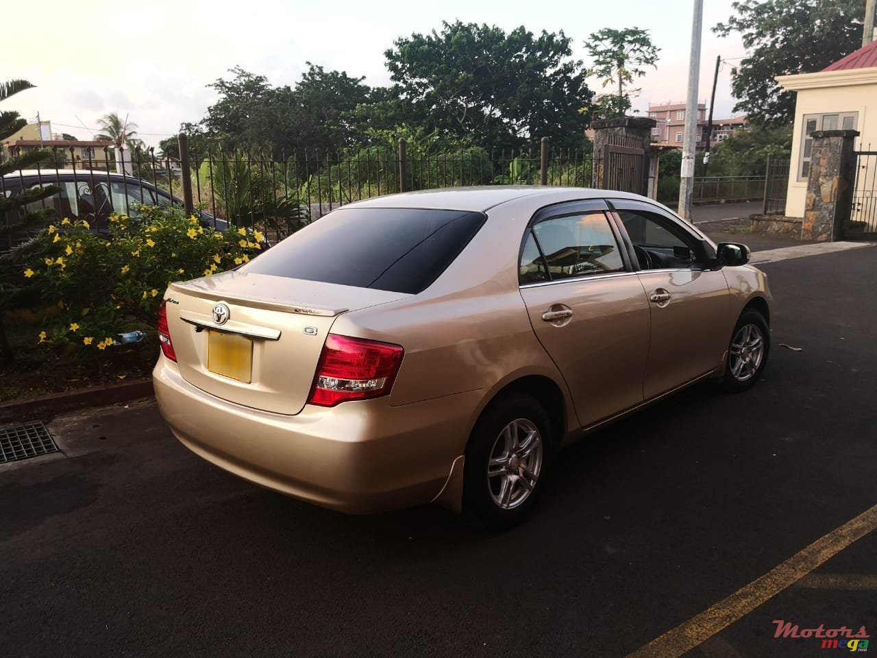 2009' Toyota Axio photo #2