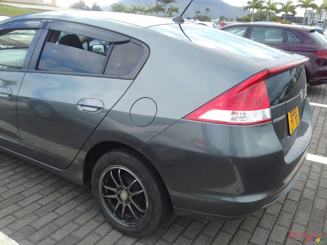 2010' Honda Insight photo #3